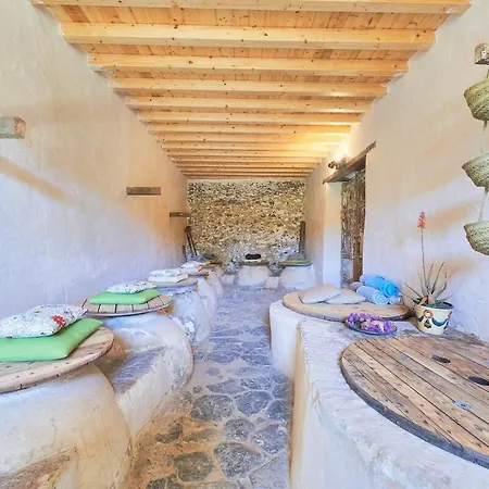Holiday home Hacienda Mellado, Antiguo Lagar Cerca De Malaga